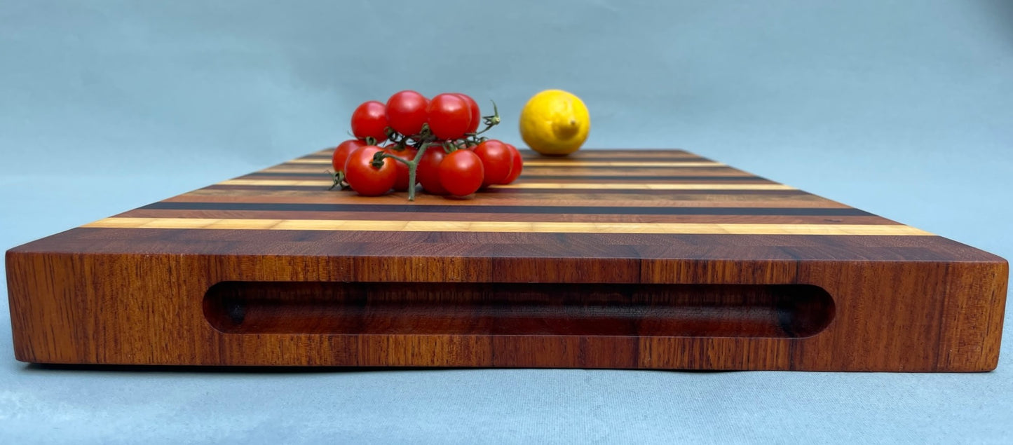 Schneidebrett aus Stirnholz in Streifen – XXL, messerschonend & langlebig - 52x35x4 cm