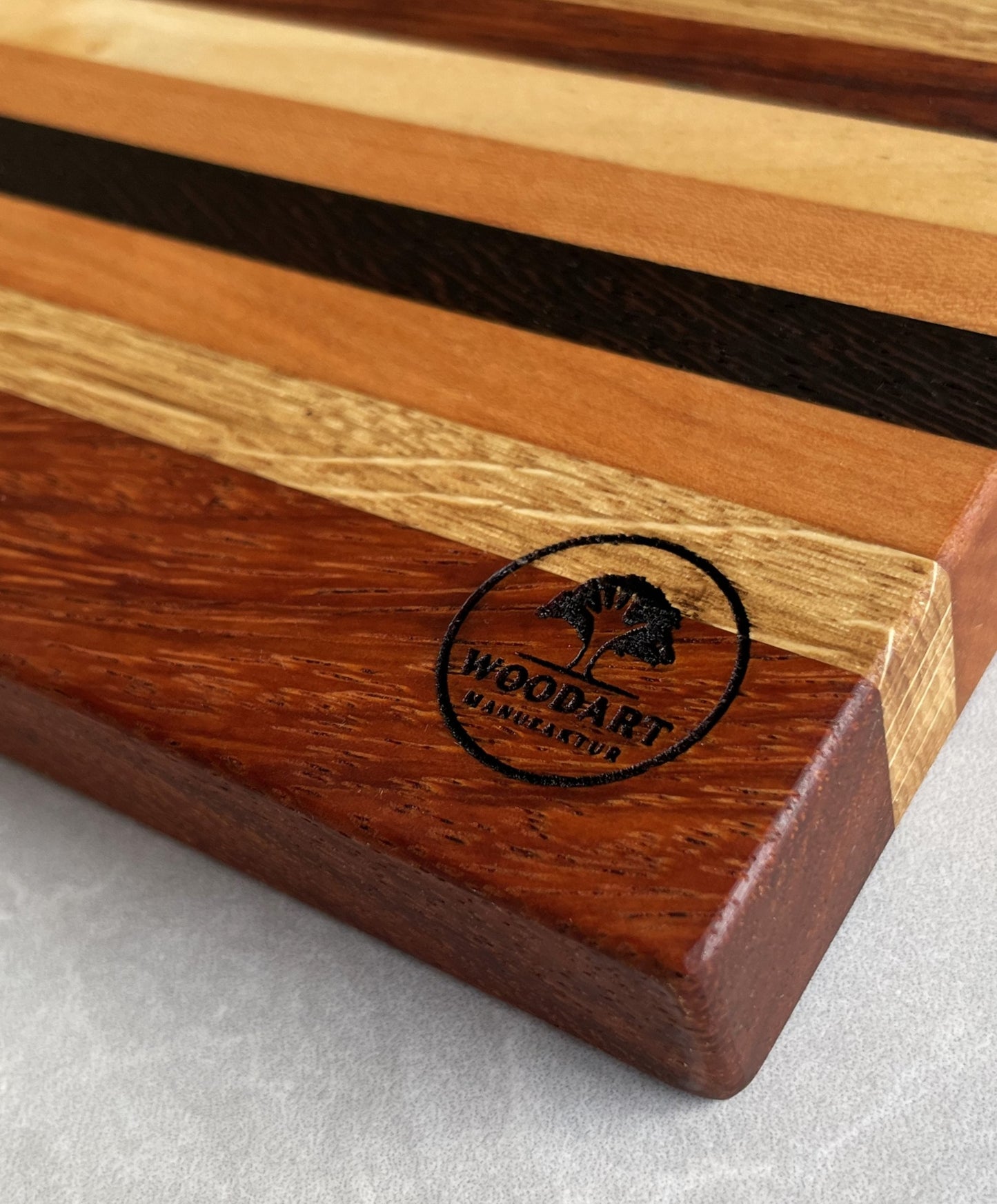 Schneidebrett Längsfaser in Streifen mit Wenge, Verbau, Eiche, Kirsche, Ahorn, Buche "StripesLines"