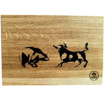 Holzbrett mit gelasertem Motiv und schwarzem Epoxidharz-Inlay