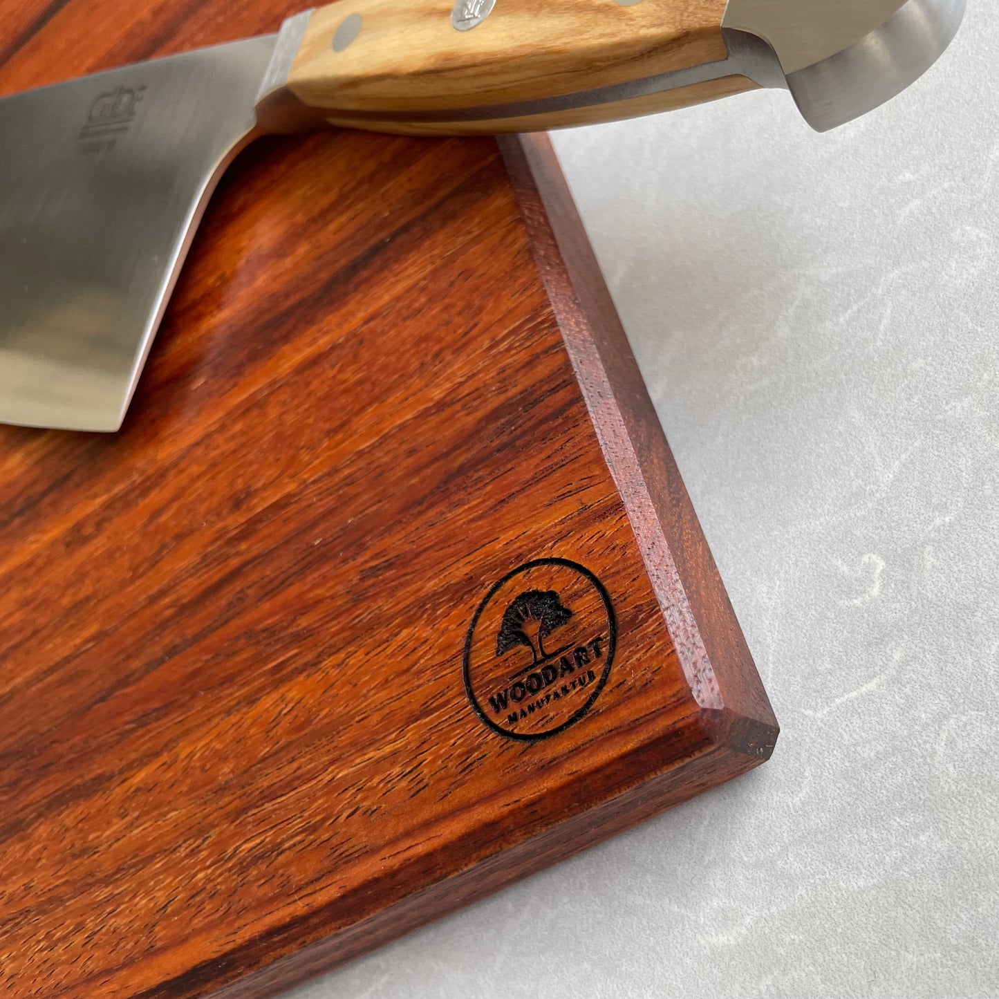 Schneidebrett aus Merbau – fein gemasert & von Natur aus elegant - 40x30x2 cm