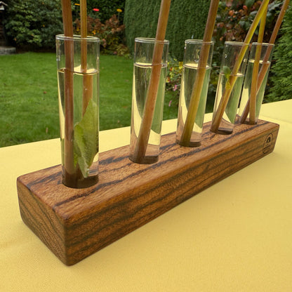 Blumenvase mit Reagenzgläsern aus Zebrano – exotisch fein gestreift