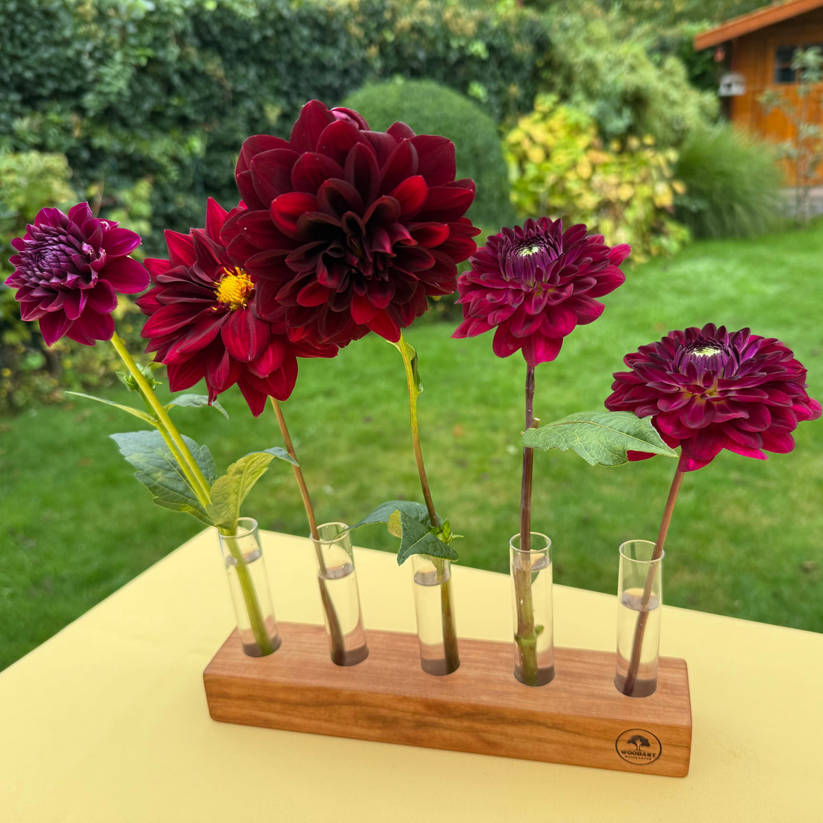 Blumenvase aus Rosenholz – Handgefertigt mit Reagenzgläsern