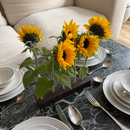 Blumenvase mit Reagenzgläsern in Wenge - markant und charakterstark