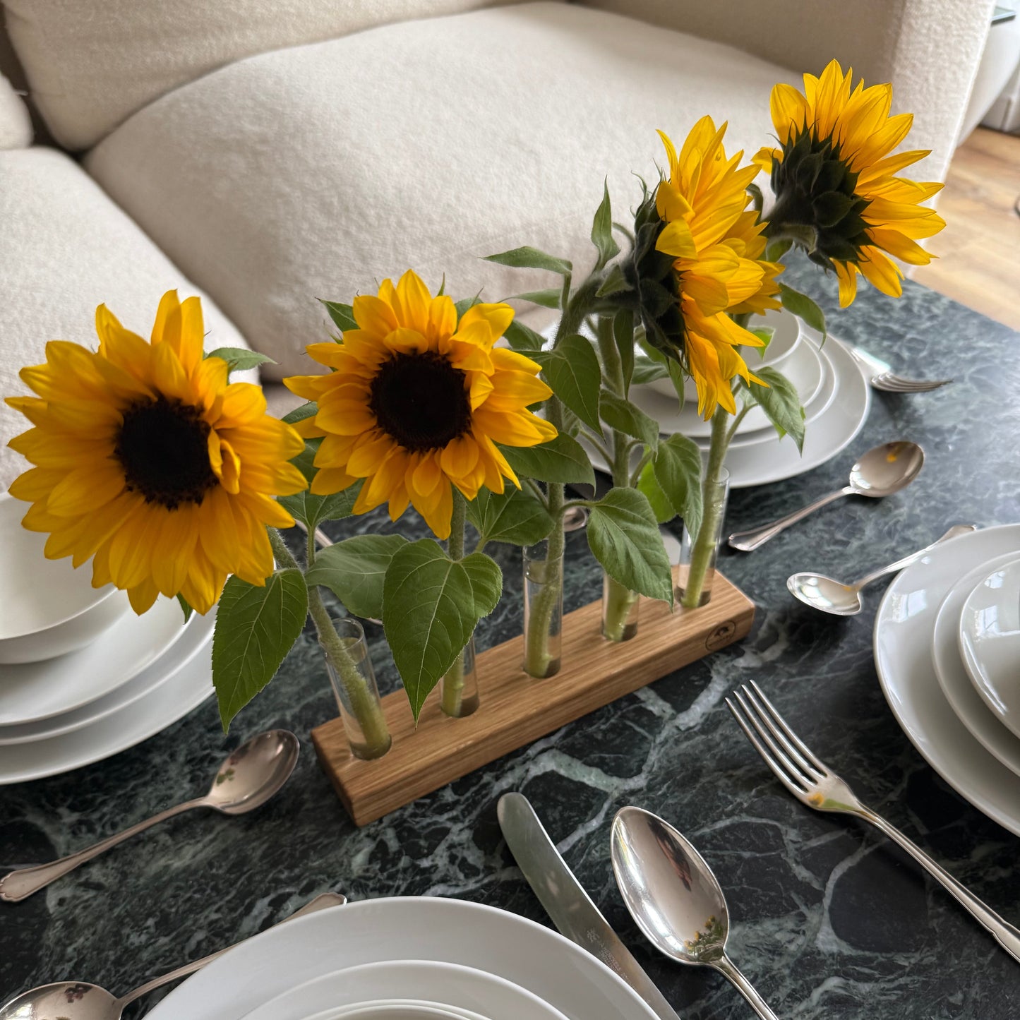 Blumenvase mit Reagenzgläsern in Eiche - natürlich elegant