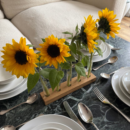 Blumenvase mit Reagenzgläsern in Eiche - natürlich elegant