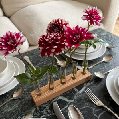 Blumenvase mit Reagenzgläsern in Schichtbuche - präziese und modern