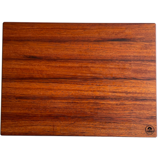Schneidebrett aus Merbau – handgefertigt von WoodArt Manufaktur