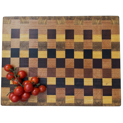 Handgefertigtes Schneidebrett aus Merbau, Wenge, Eiche, Ahorn, Rosenholz und Buche  – gefertigt von WoodArt Manufaktur